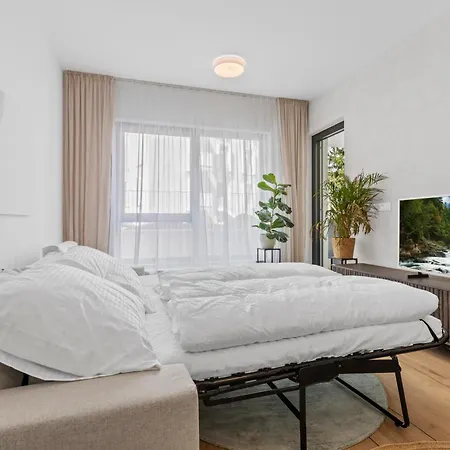 Lam Serenity Free Parking - Balcony Братислава