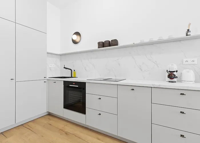 Lam Serenity Free Parking - Balcony ブラチスラヴァ