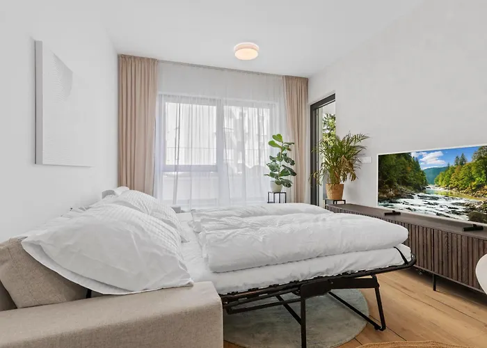 Lam Serenity Free Parking - Balcony Bratislava